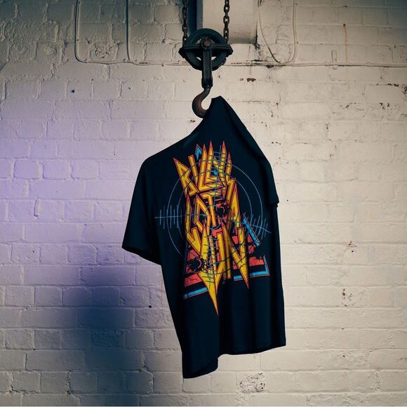 Project Presents Billy’s got a Gun def Leppard tee shirt • XL - Picture 1 of 8